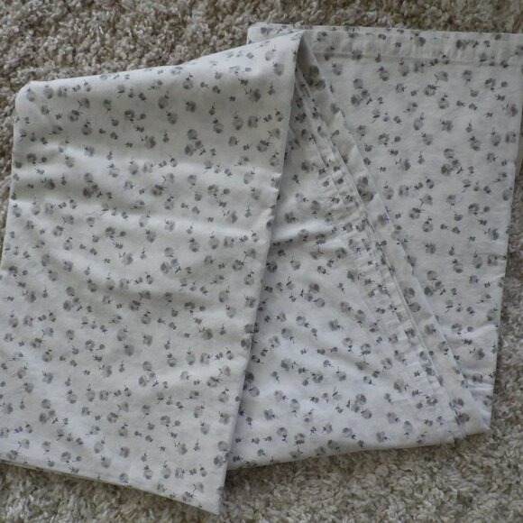 Martha Stewart Flat Sheet White Grey Floral Pattern 100% Cotton 84X204" Cottage - Picture 2 of 3